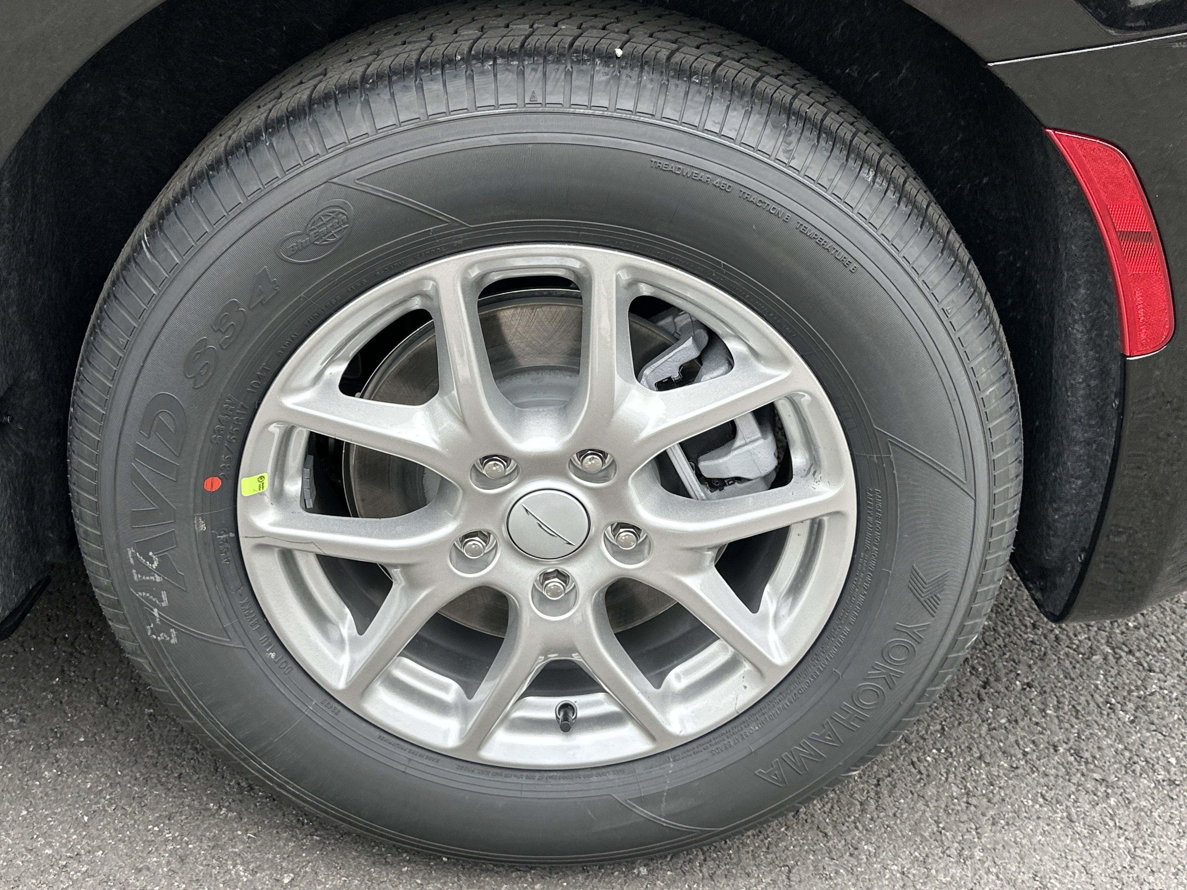 New 2027 Chrysler Pacifica Select w/ Family Tech Group FWD image 33
