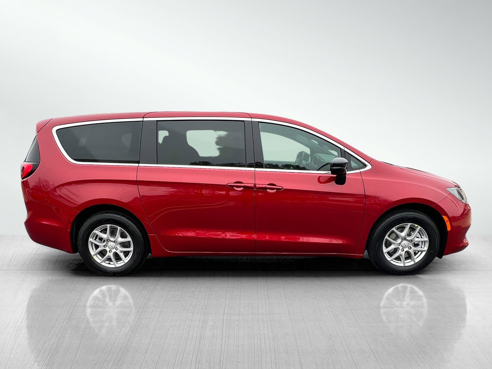 New 2026 Chrysler Voyager LX image 4