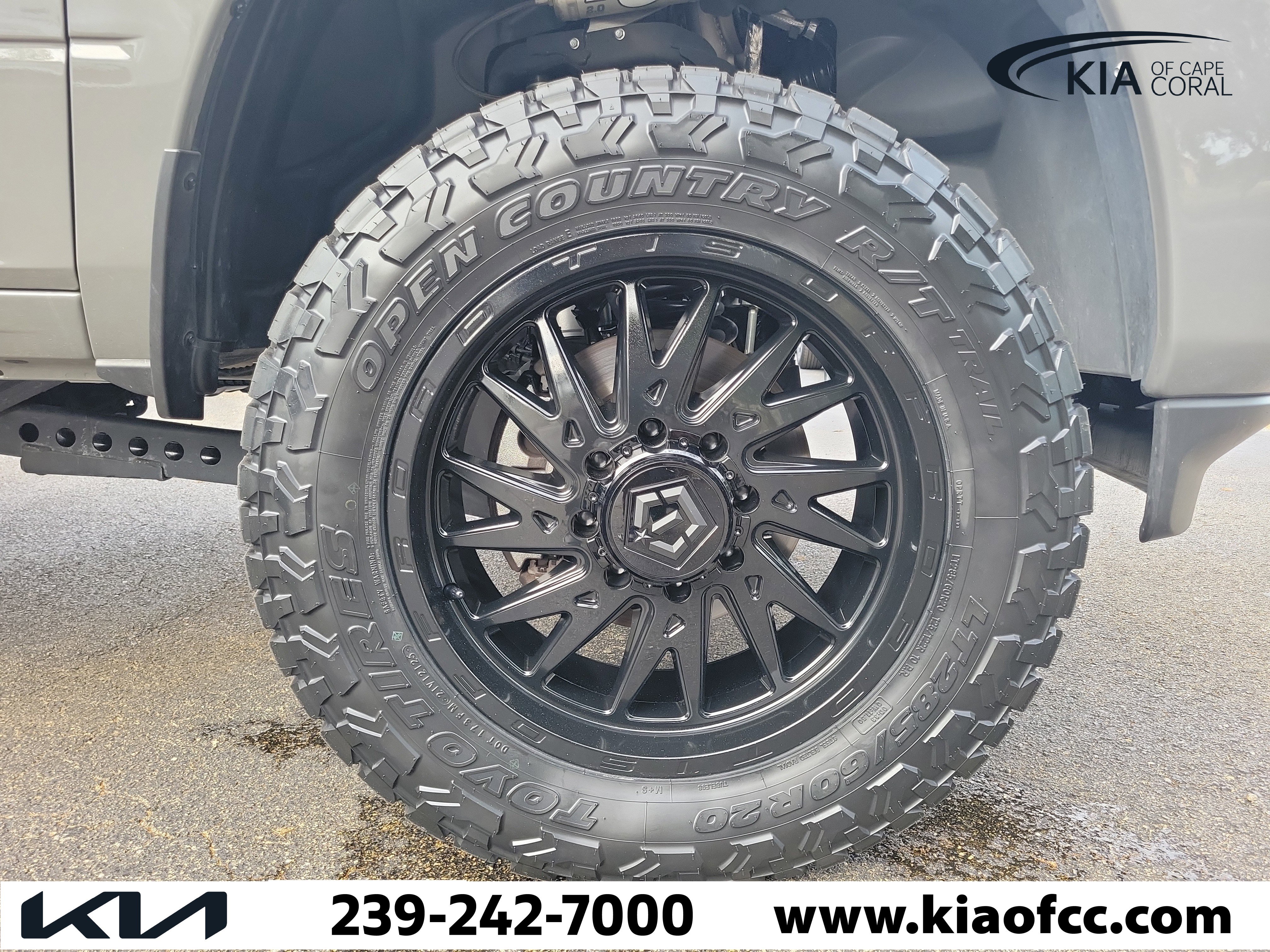 Used 2026 RAM 2500 Laramie AWD/4WD image 7
