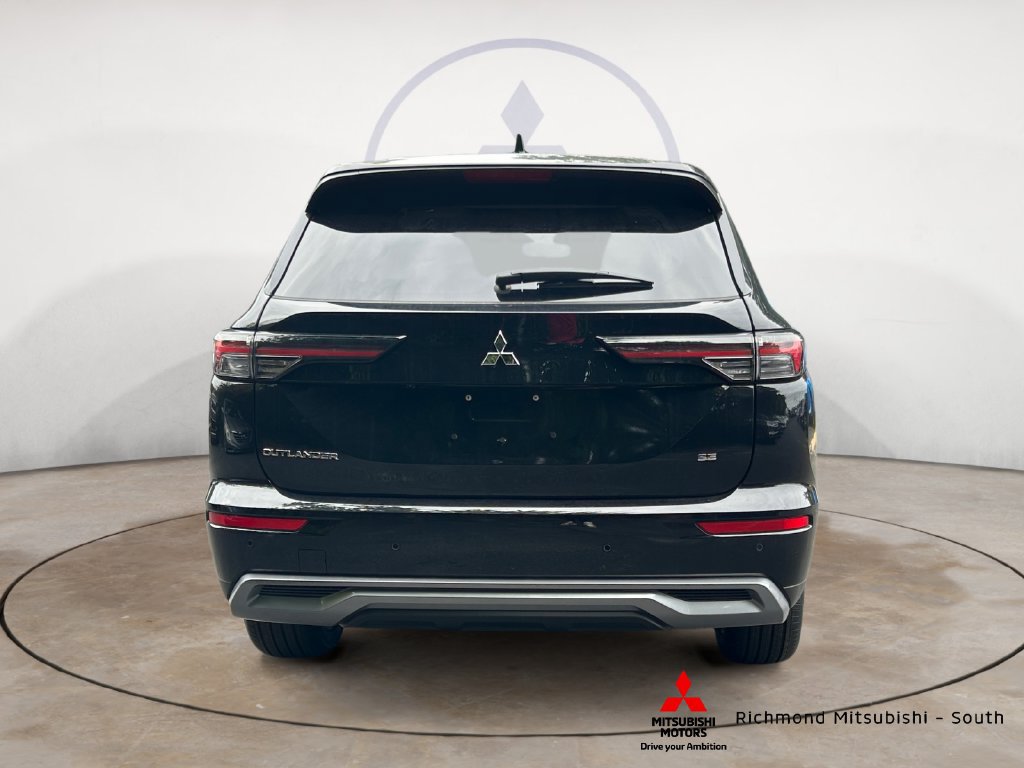 New 2026 Mitsubishi Outlander SE FWD image 4