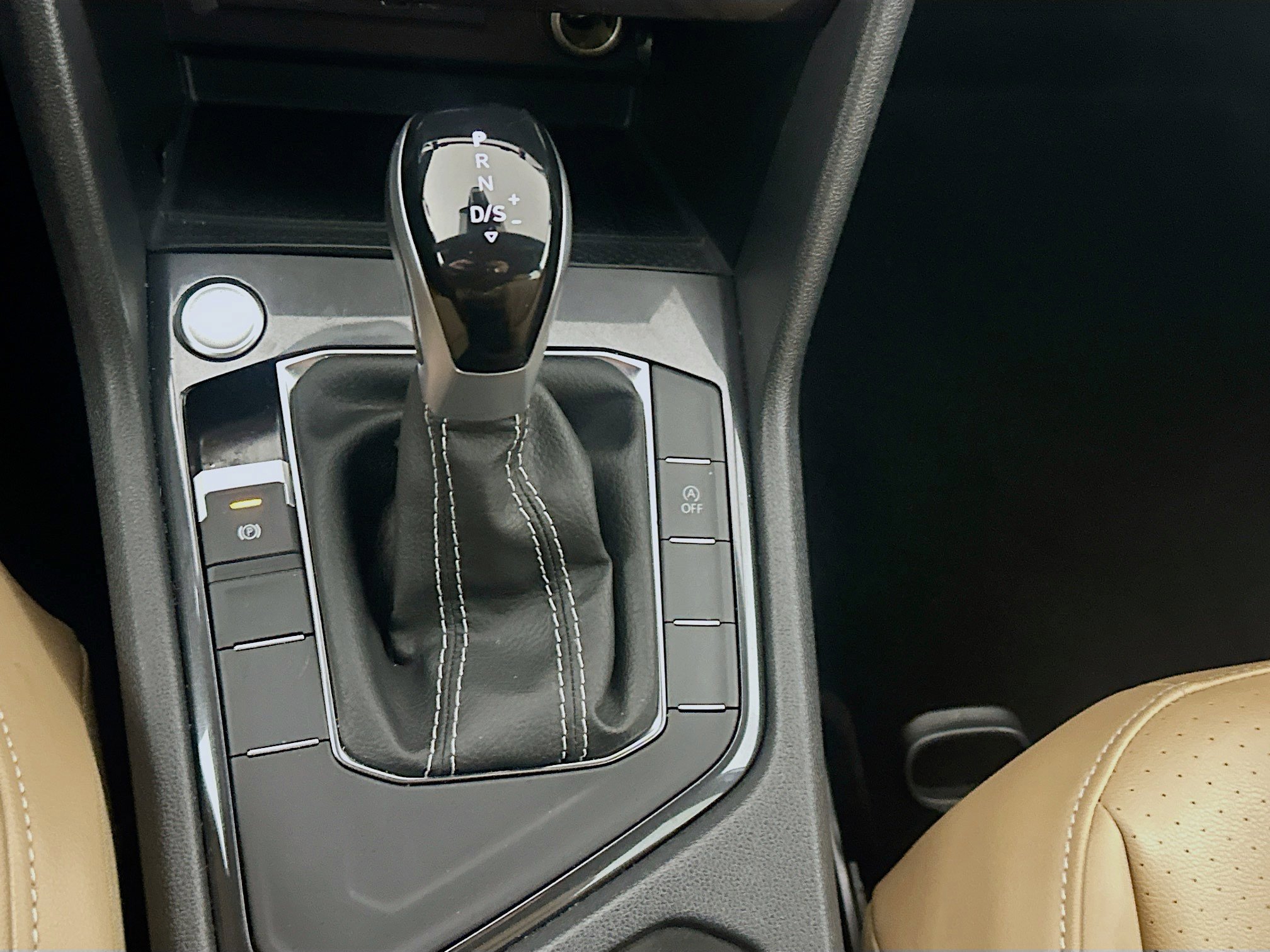 Used 2024 Volkswagen Tiguan SE image 24