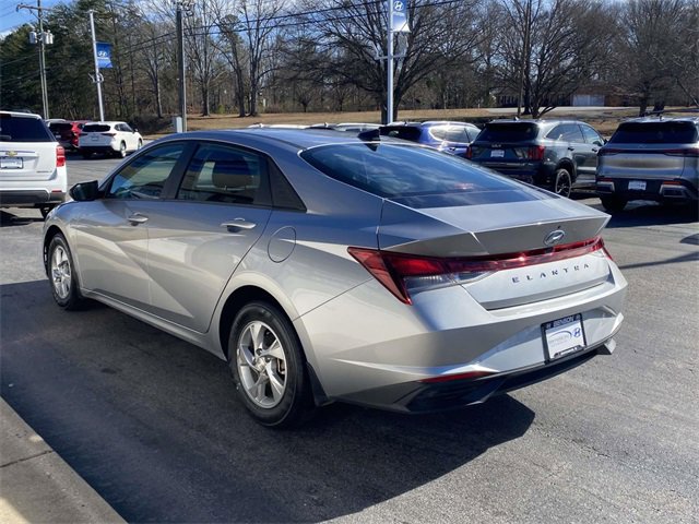 Used 2023 Hyundai Elantra SE image 4