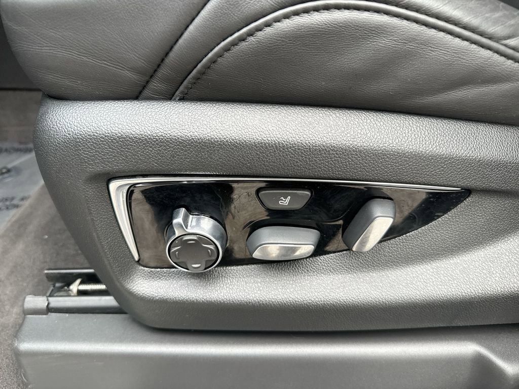 Used 2020 Cadillac Escalade Platinum image 14