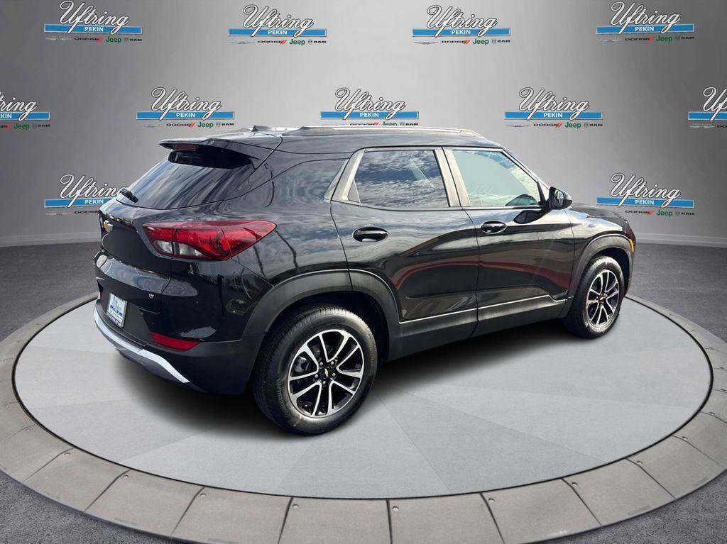 Used 2025 Chevrolet TrailBlazer LT FWD image 3