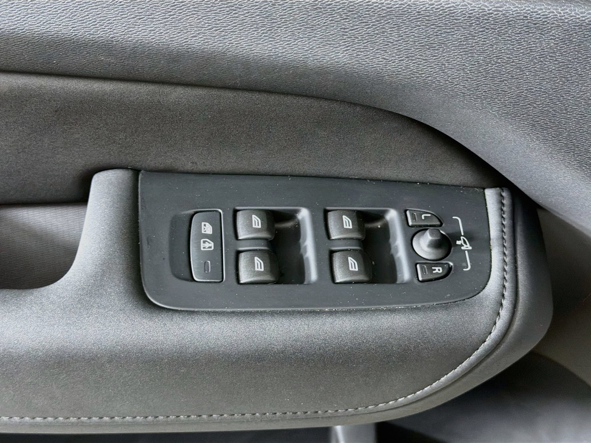Certified 2026 Volvo XC60 B5 Plus AWD/4WD image 18