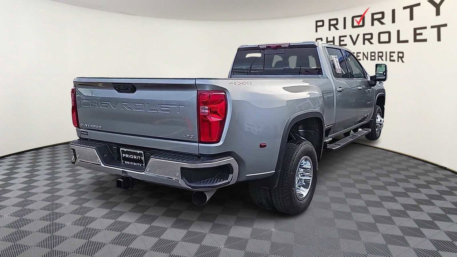 Used 2025 Chevrolet Silverado 3500 LTZ w/ LTZ Plus Package image 8