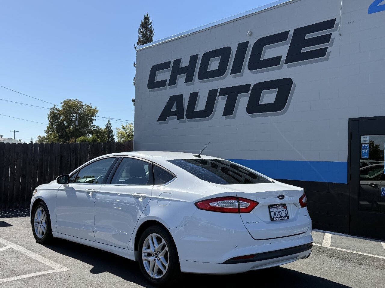 Used 2016 Ford Fusion SE FWD image 19
