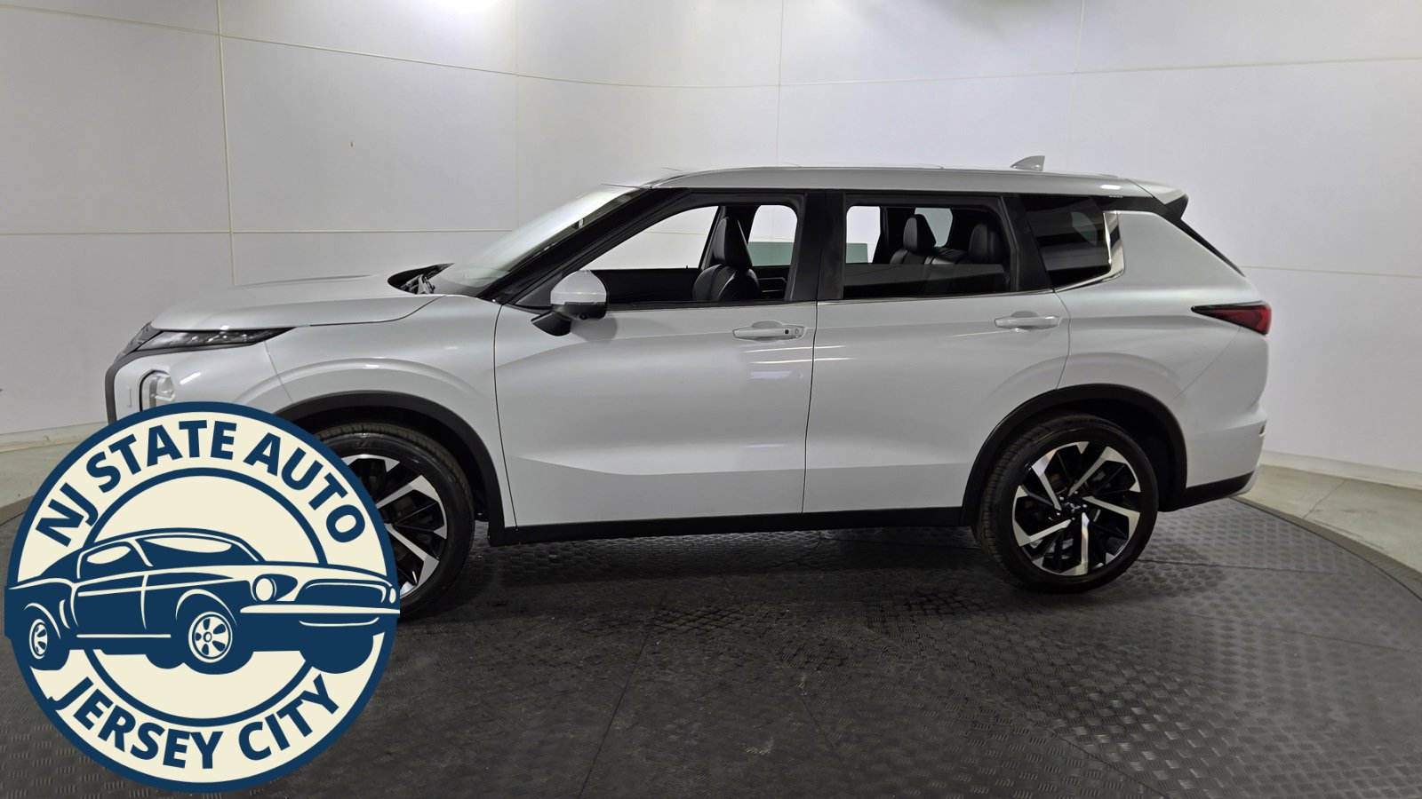 Used 2022 Mitsubishi Outlander SE image 4