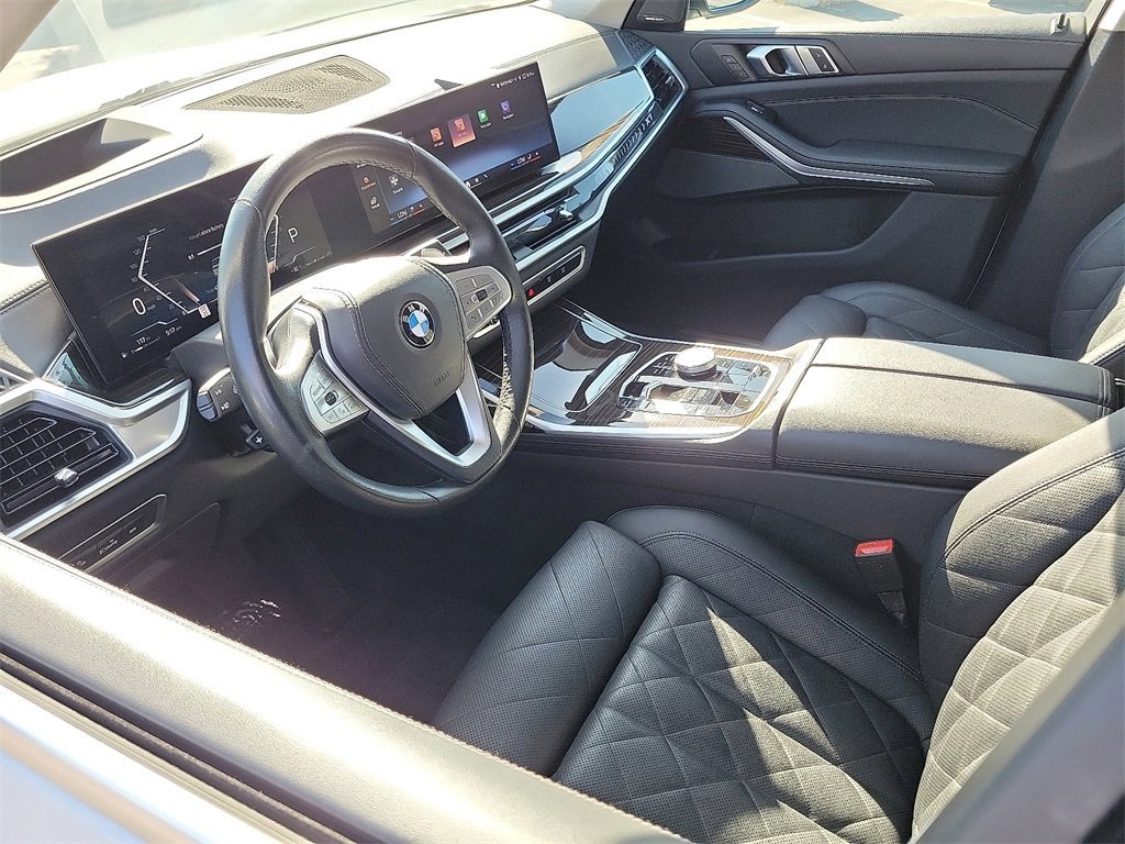 Used 2024 BMW X7 xDrive40i image 3
