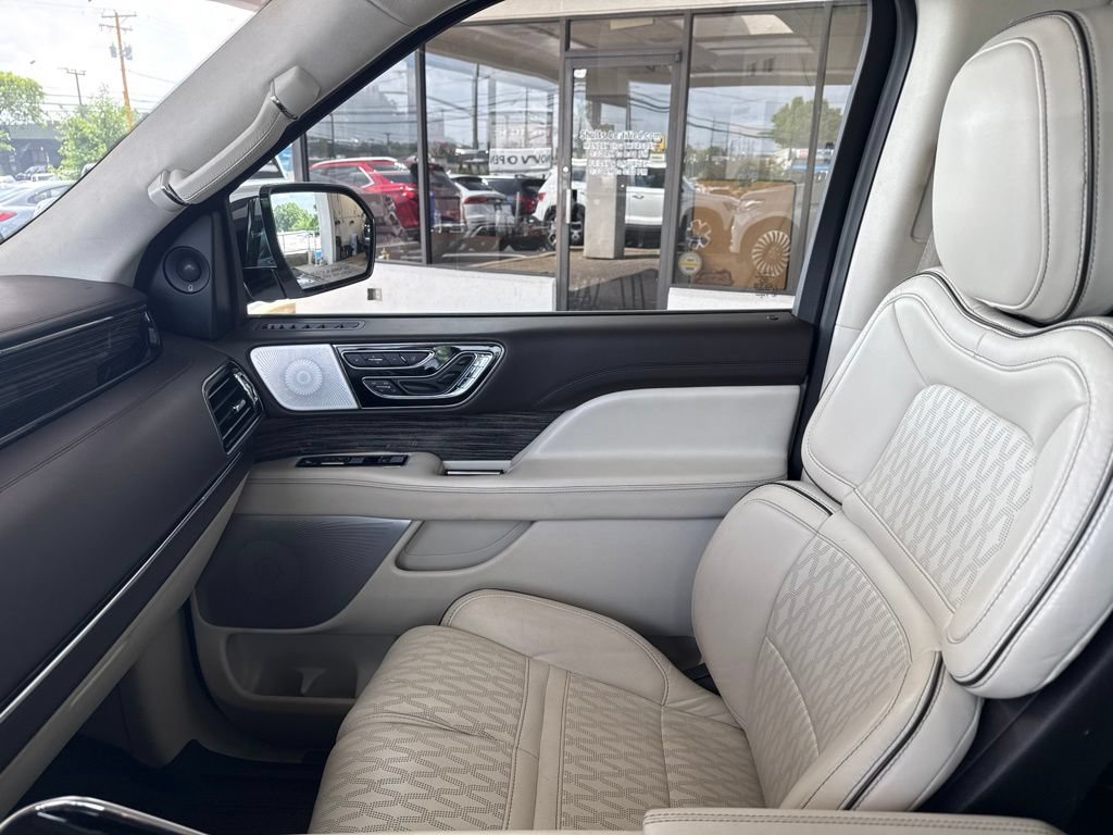 Used 2020 Lincoln Navigator Black Label w/ Cargo Convenience Package AWD/4WD image 24