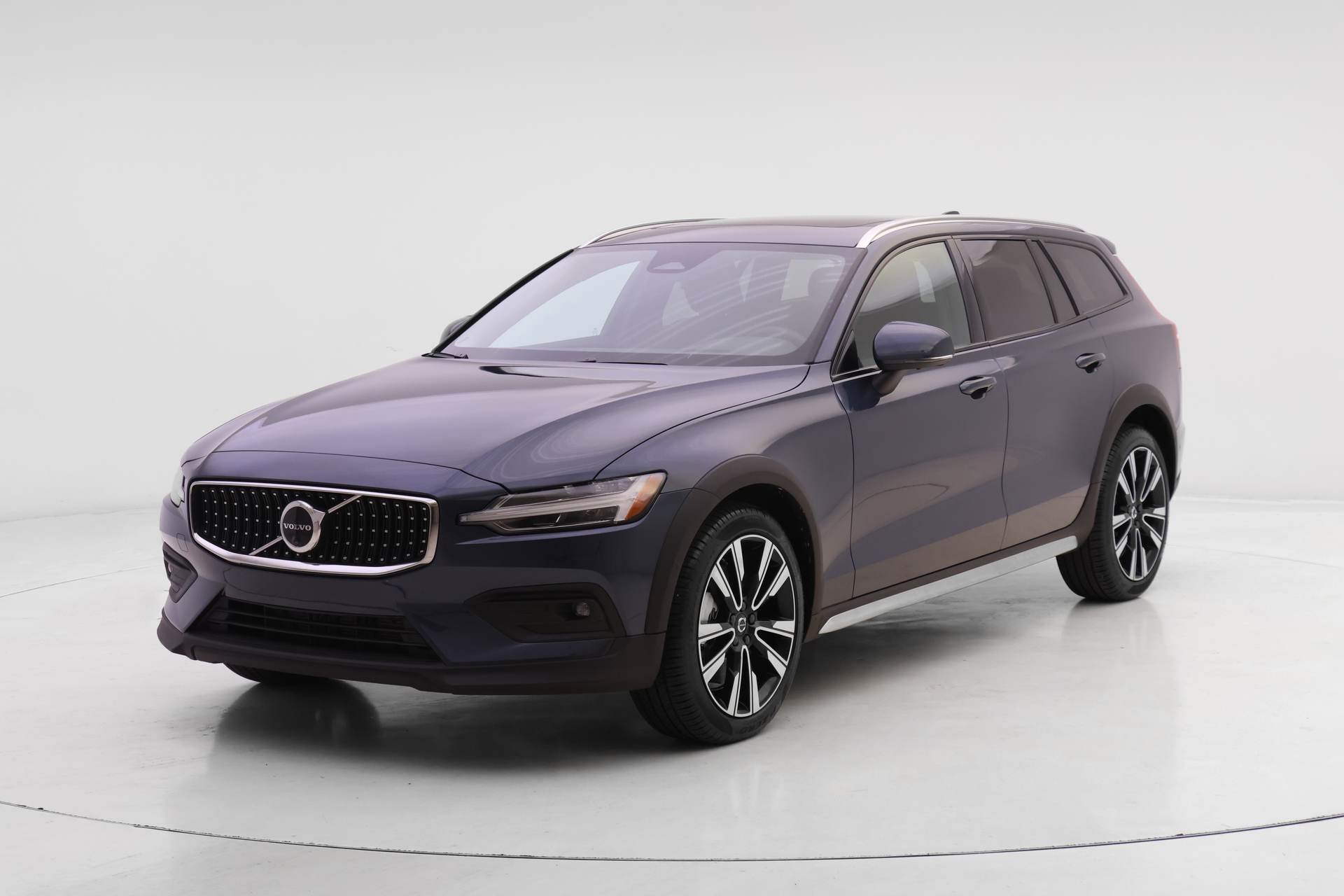 Used 2026 Volvo V60 B5 Cross Country Ultra w/ Protection Package Premier image 1