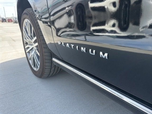 Used 2022 Ford Expedition Platinum image 3