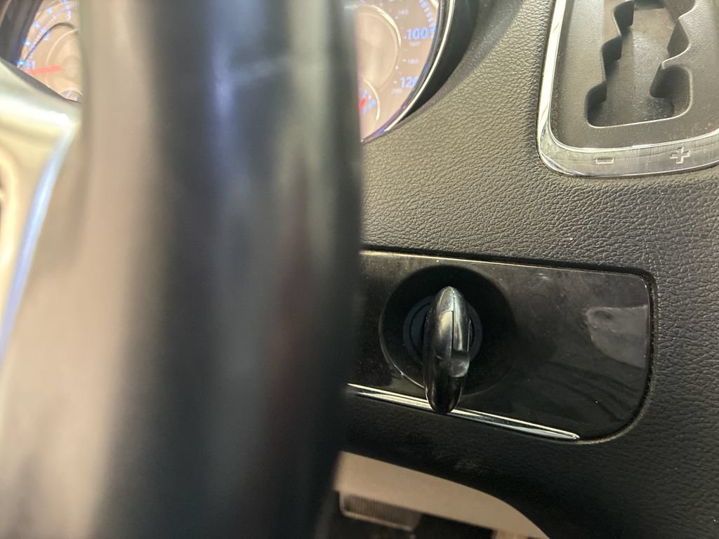Used 2014 Chrysler Town & Country Touring FWD image 18