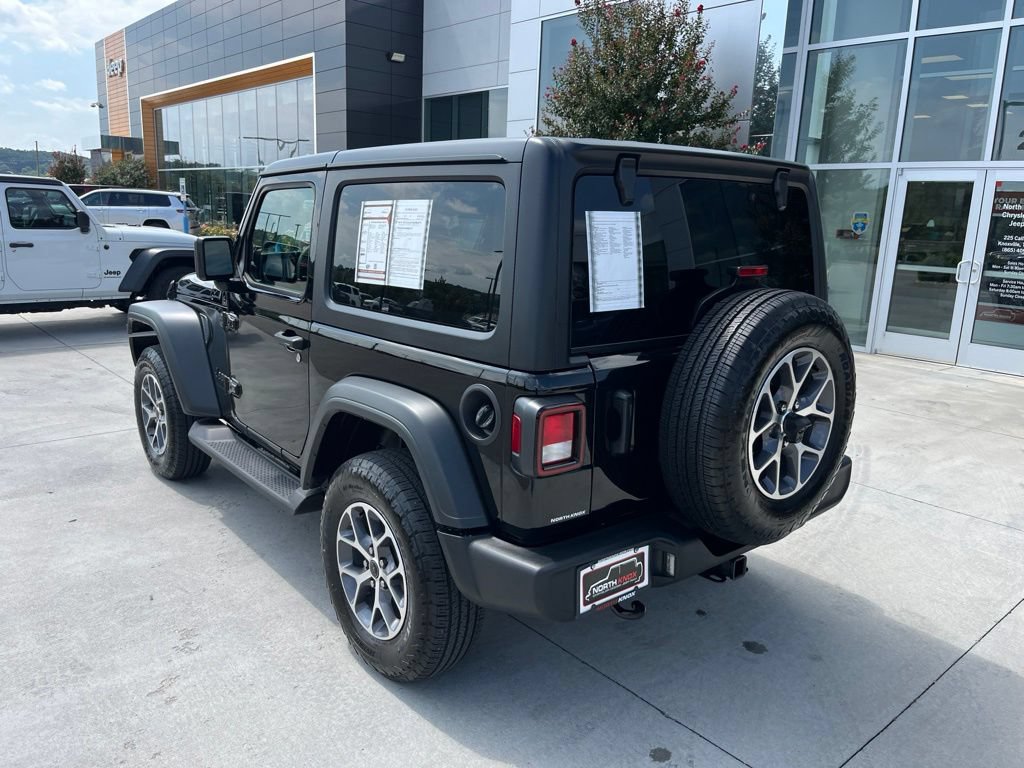 Used 2025 Jeep Wrangler Sport AWD/4WD image 15