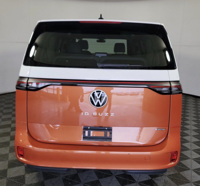 Used 2025 Volkswagen ID. Buzz 1st Edition AWD/4WD image 5