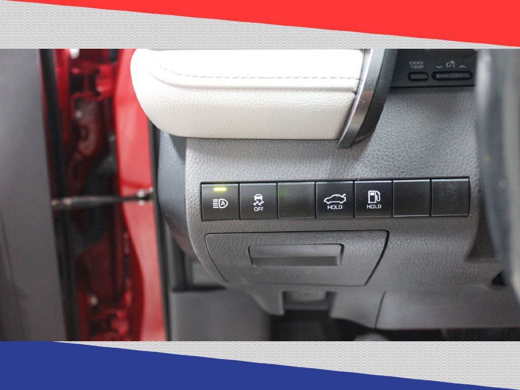 Used 2020 Toyota Camry SE w/ Carpet Mat Package image 15