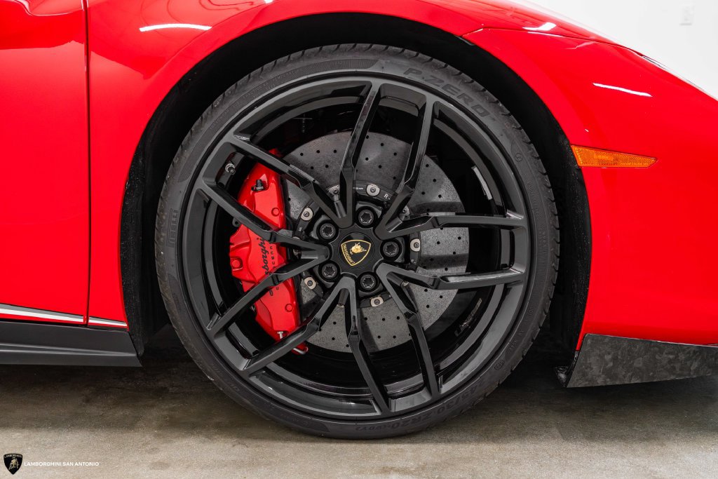 Used 2018 Lamborghini Huracan Performante AWD/4WD image 9