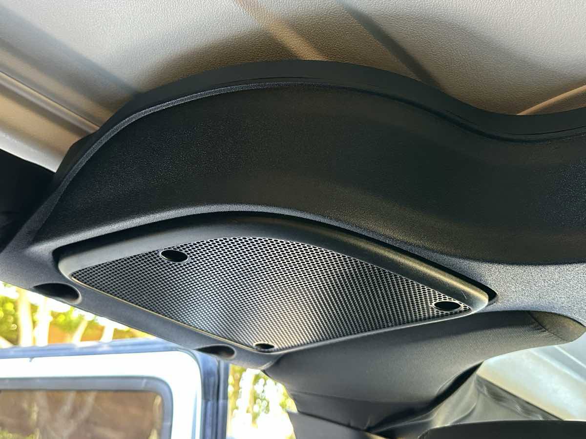 Used 2016 Jeep Wrangler Unlimited Sahara w/ Connectivity Group image 11