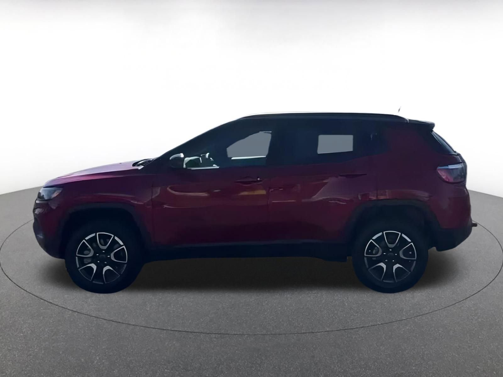Used 2025 Jeep Compass Trailhawk image 16