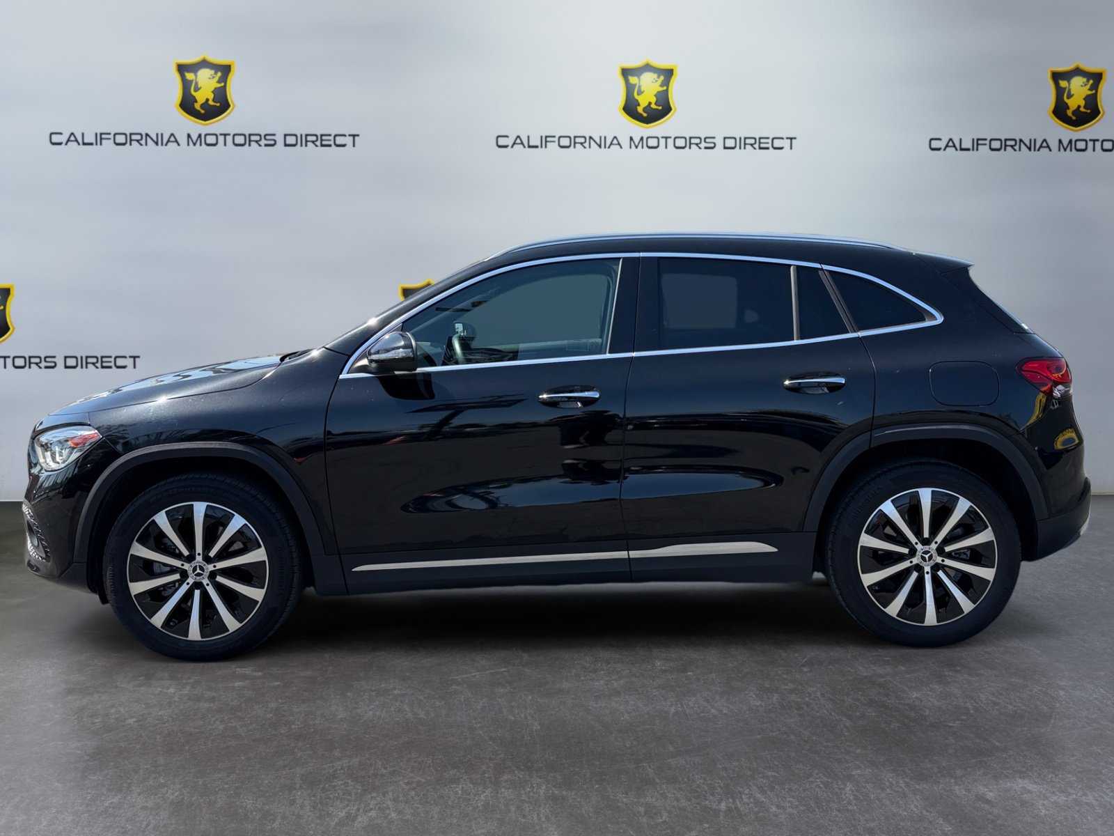 Used 2022 Mercedes-Benz GLA 250 w/ Premium Package Lite image 2