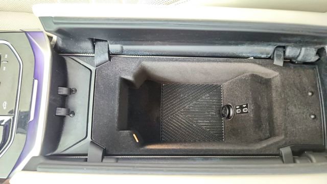 Used 2023 BMW 740i w/ Parking Assistance Package image 51