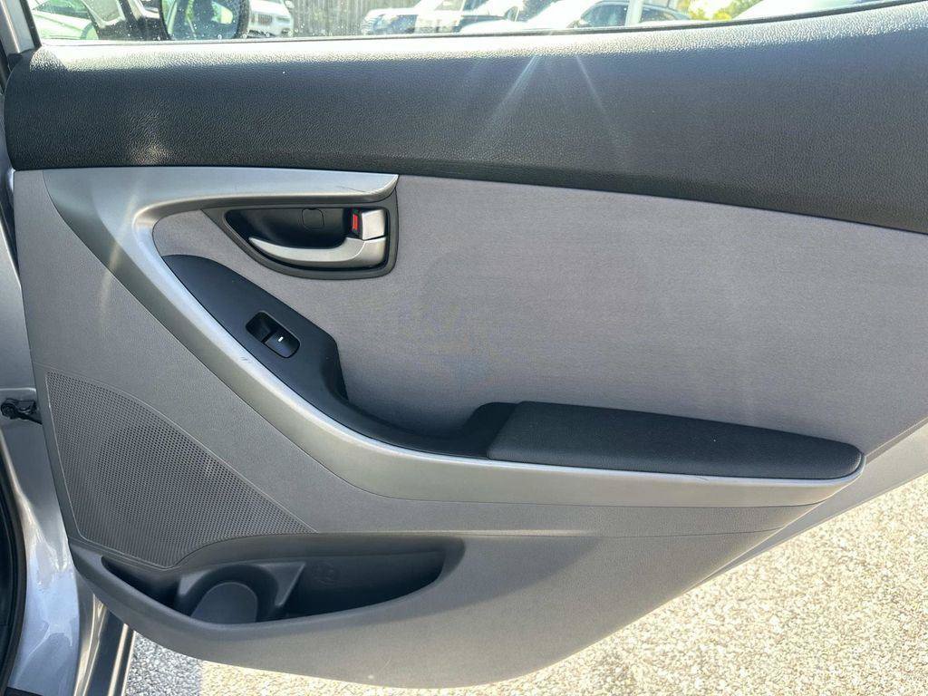 Used 2016 Hyundai Elantra SE w/ Option Group 02 FWD image 33