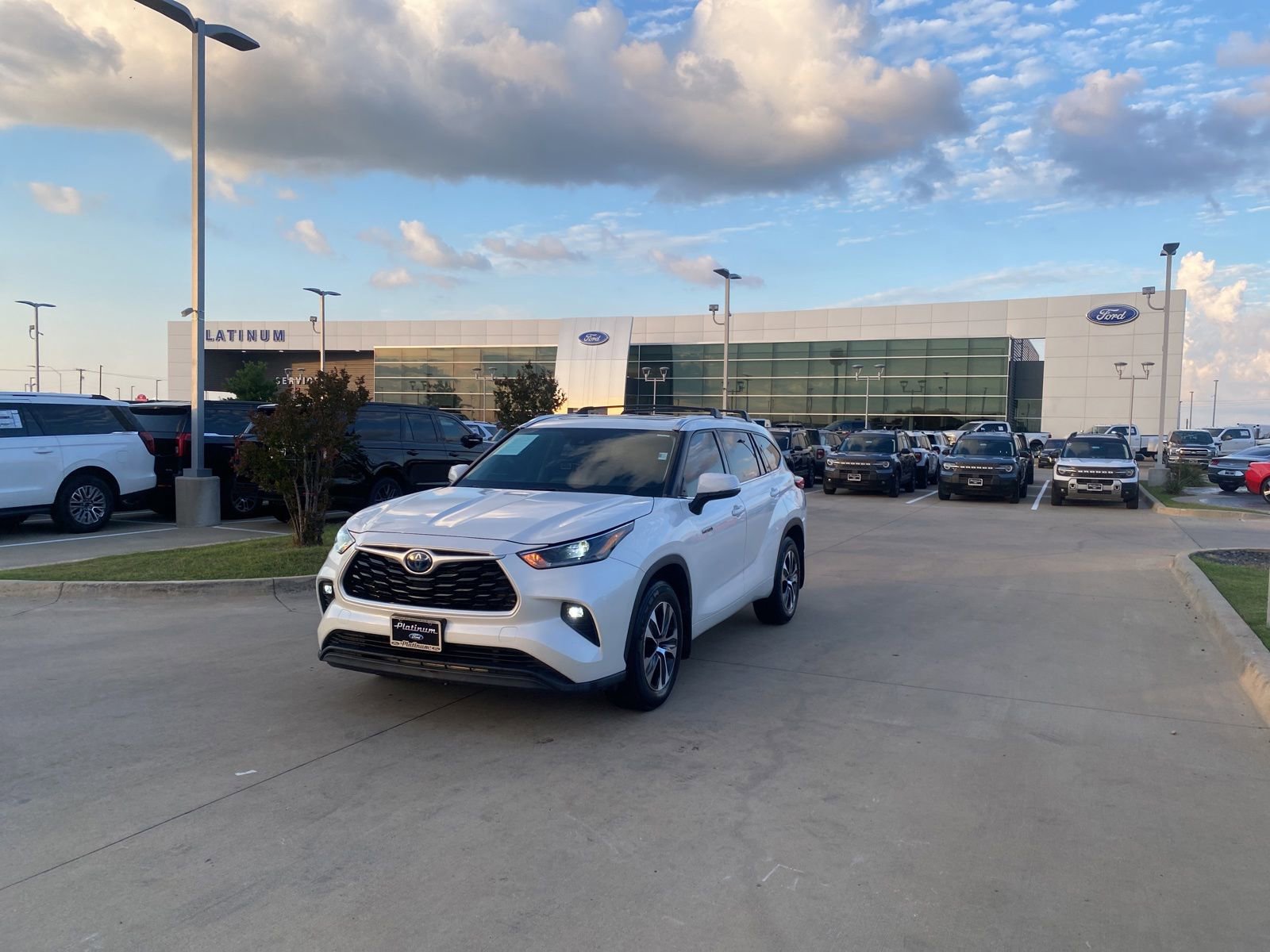 Used 2021 Toyota Highlander XLE FWD image 10
