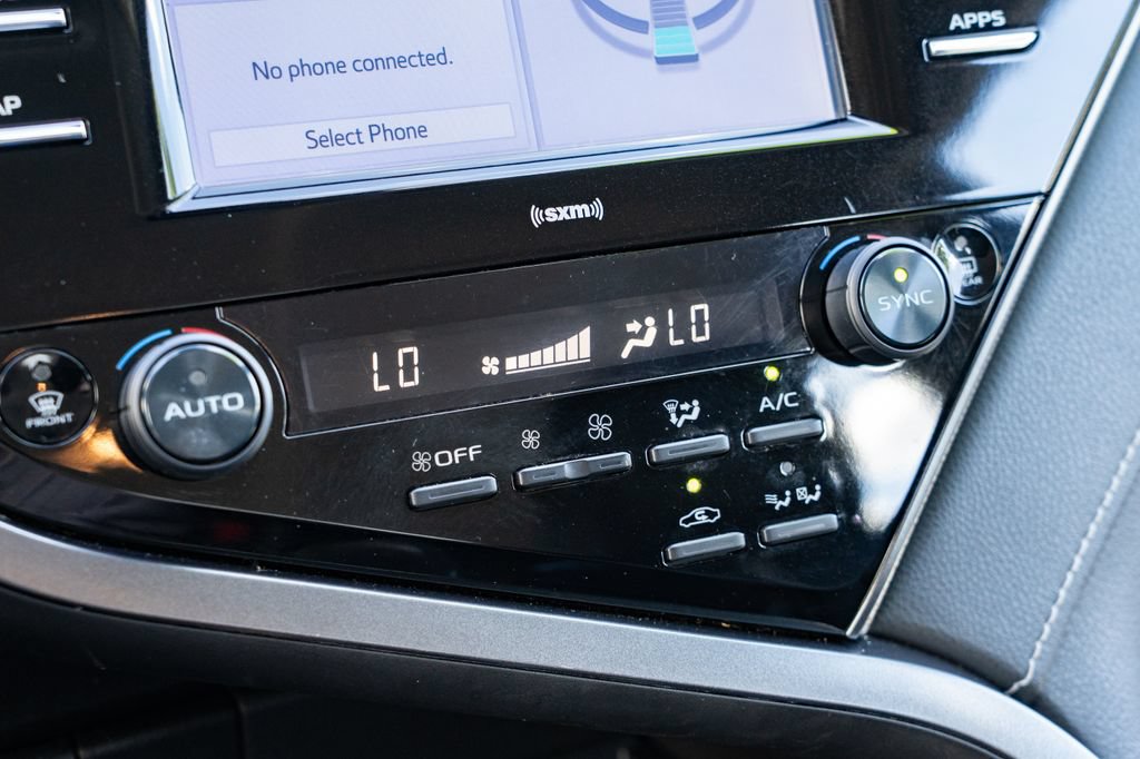 Used 2020 Toyota Camry SE FWD image 18