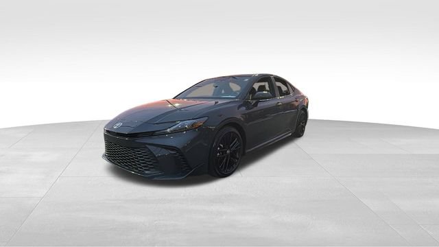Used 2025 Toyota Camry SE image 3