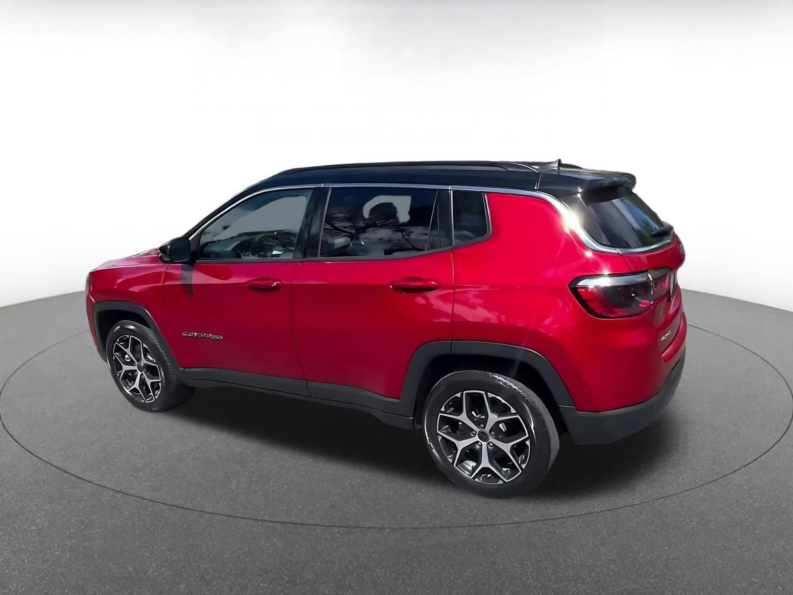 Used 2025 Jeep Compass Limited AWD/4WD image 10