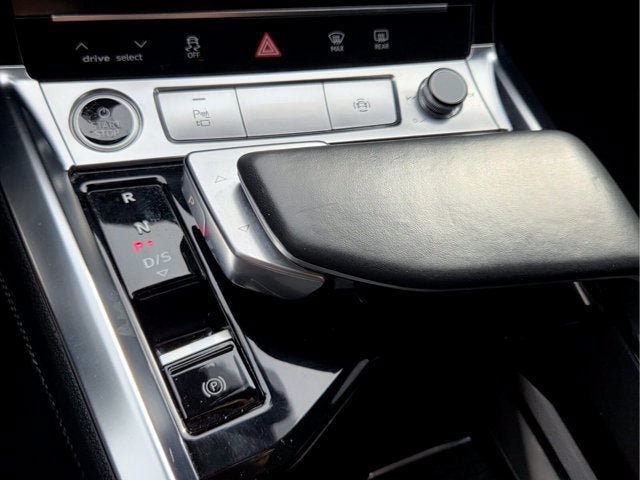 Used 2021 Audi e-tron Premium Plus w/ Premium Plus Package AWD/4WD image 26
