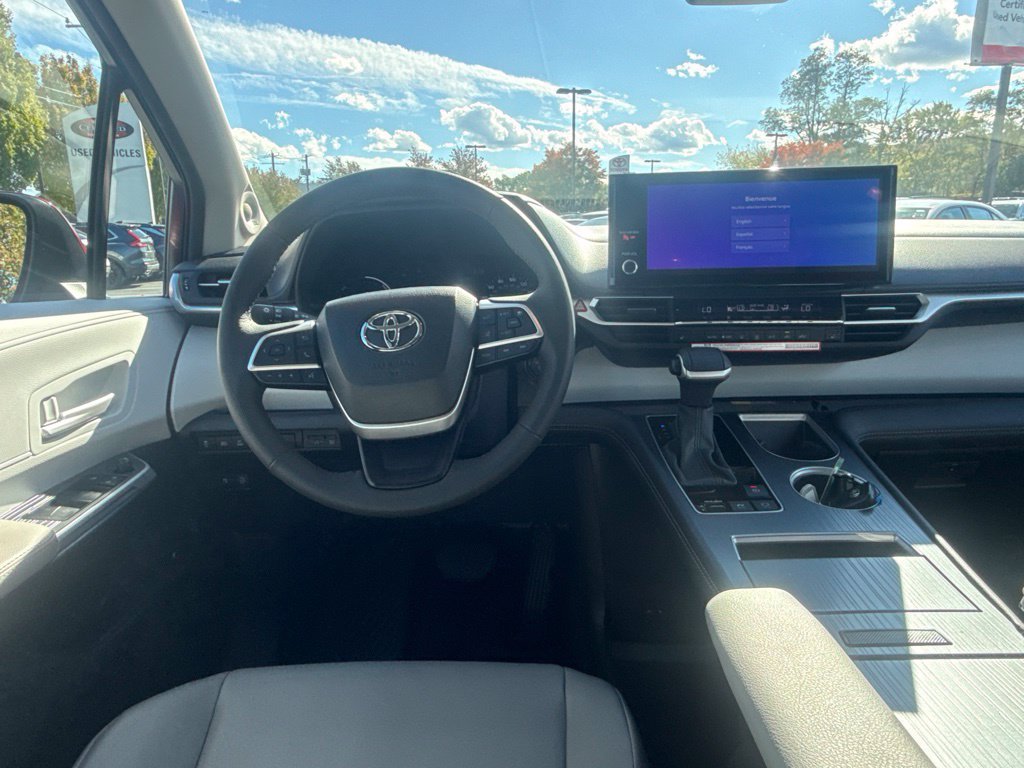 Certified 2026 Toyota Sienna XLE FWD image 20