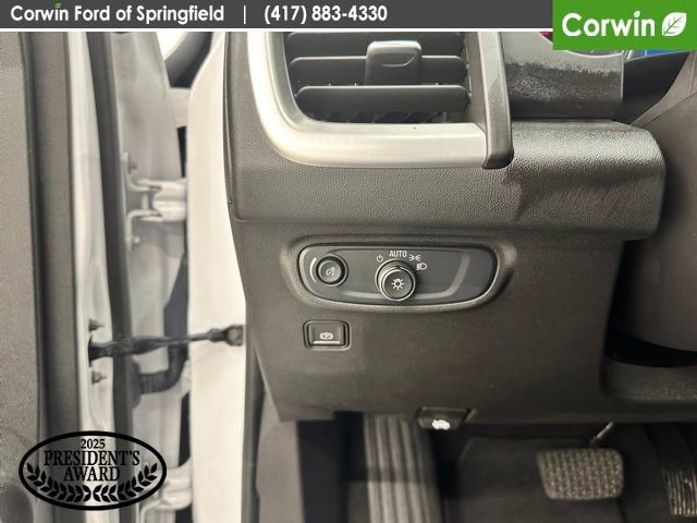 Used 2024 GMC Terrain SLE image 32