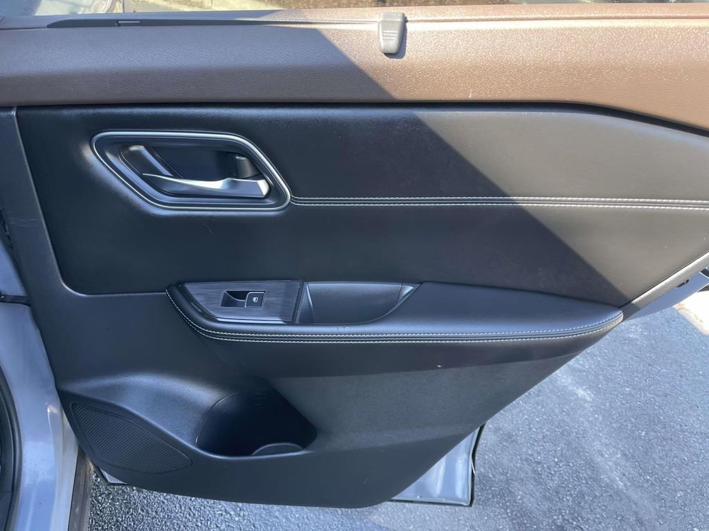 Used 2021 Nissan Rogue SL w/ Premium Package image 45