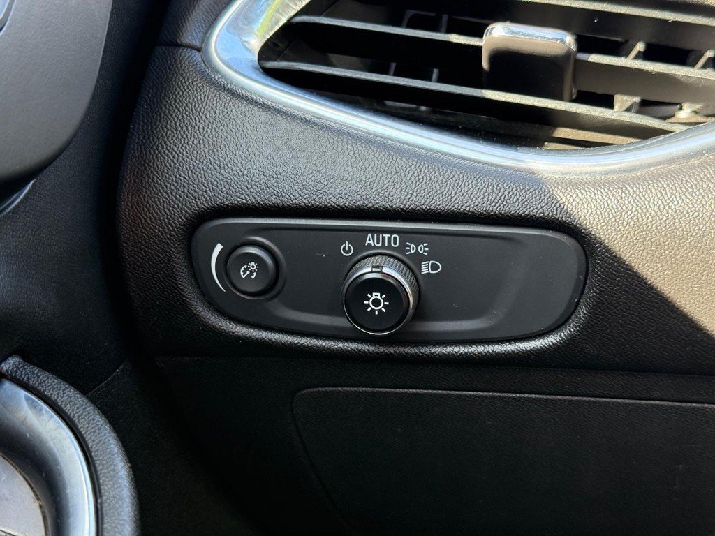 Used 2018 Chevrolet Malibu LT FWD image 20