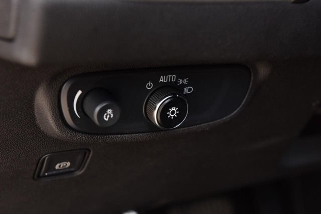 Used 2024 GMC Terrain SLE AWD/4WD image 9