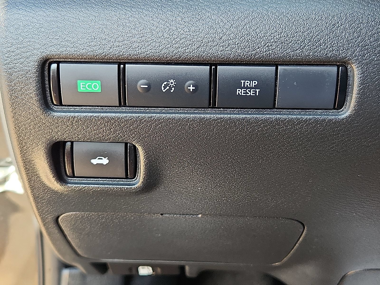 Used 2025 Nissan Sentra SV w/ All-Weather Package FWD image 14
