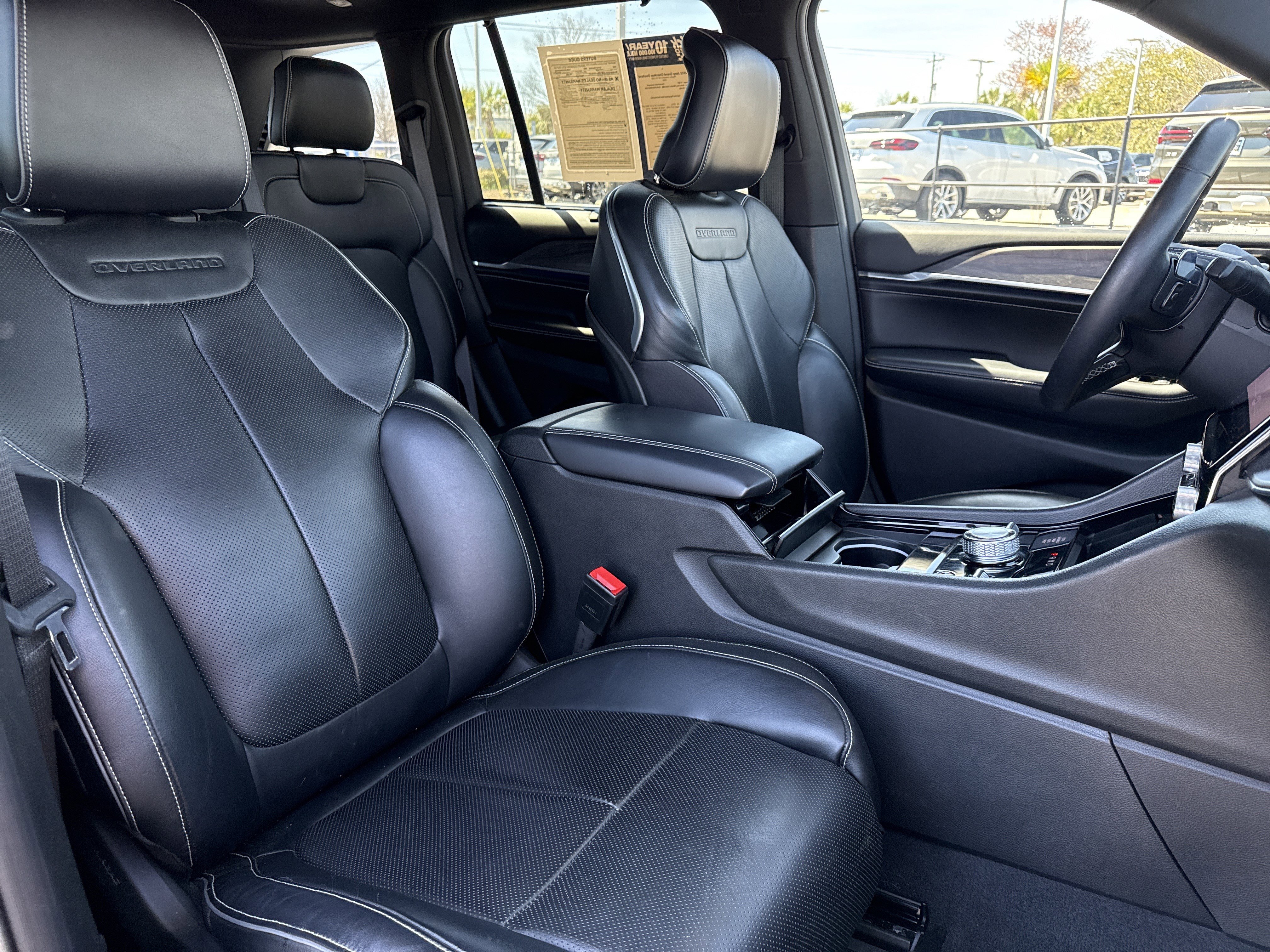 Used 2022 Jeep Grand Cherokee Overland w/ Luxury Tech Group IV AWD/4WD image 42