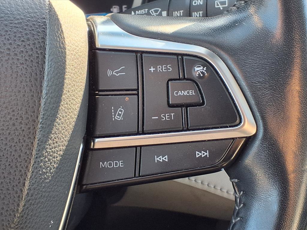 Certified 2021 Toyota Highlander XLE image 19