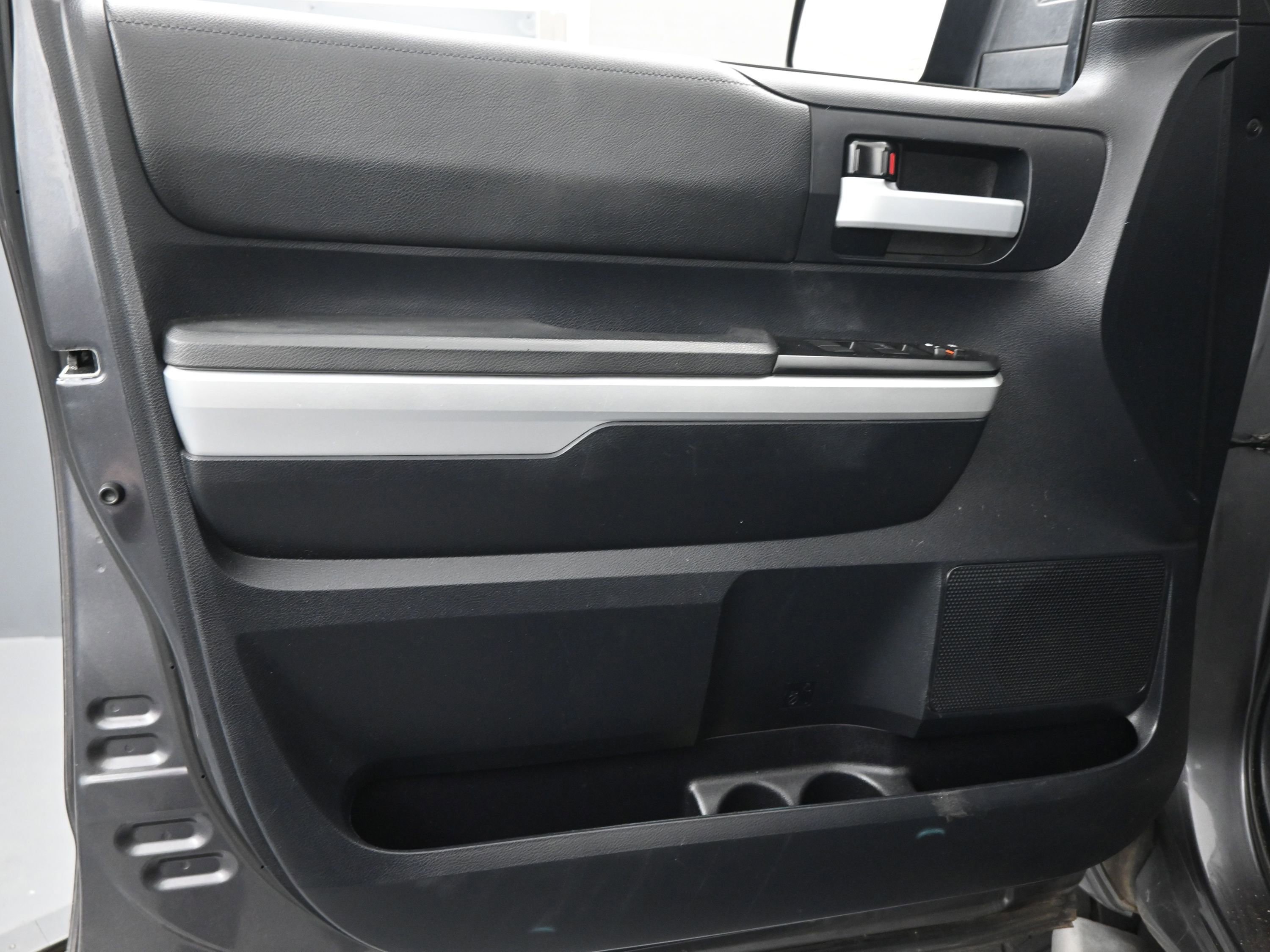 Used 2014 Toyota Tundra SR5 w/ SR5 Upgrade Package image 17