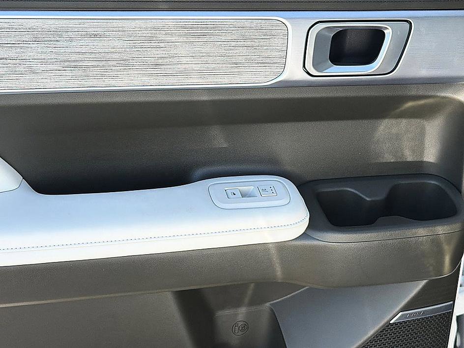 Used 2025 Hyundai Santa Fe Calligraphy AWD/4WD image 9