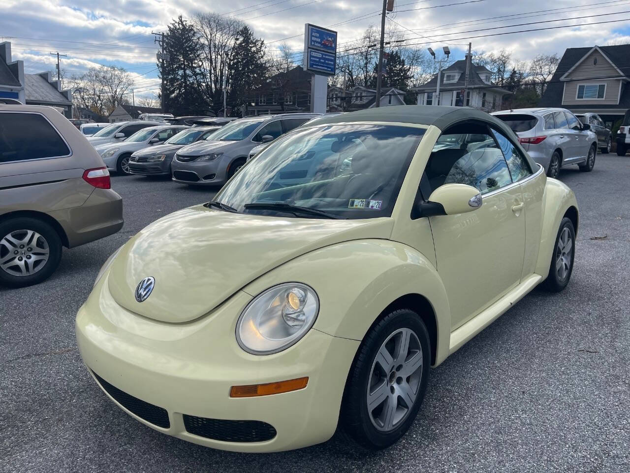 Used 2006 Volkswagen Beetle 2.5 PZEV 2dr Convertible (2.5L image 2