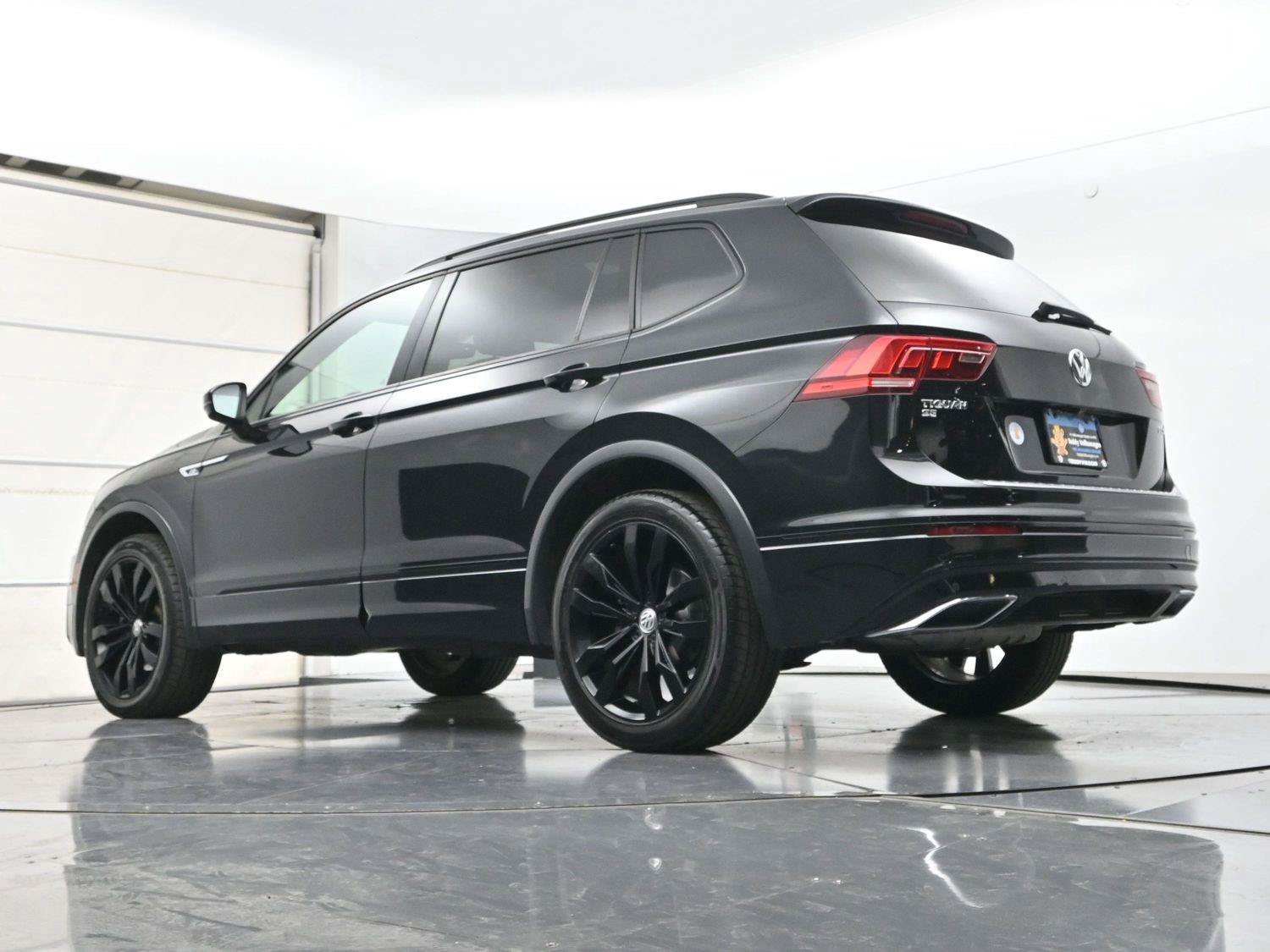 Used 2020 Volkswagen Tiguan SE R-Line AWD/4WD image 30