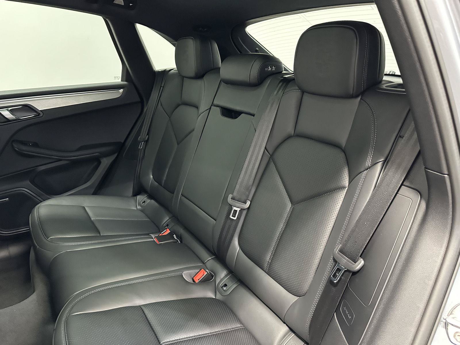 New 2026 Porsche Macan AWD/4WD image 35
