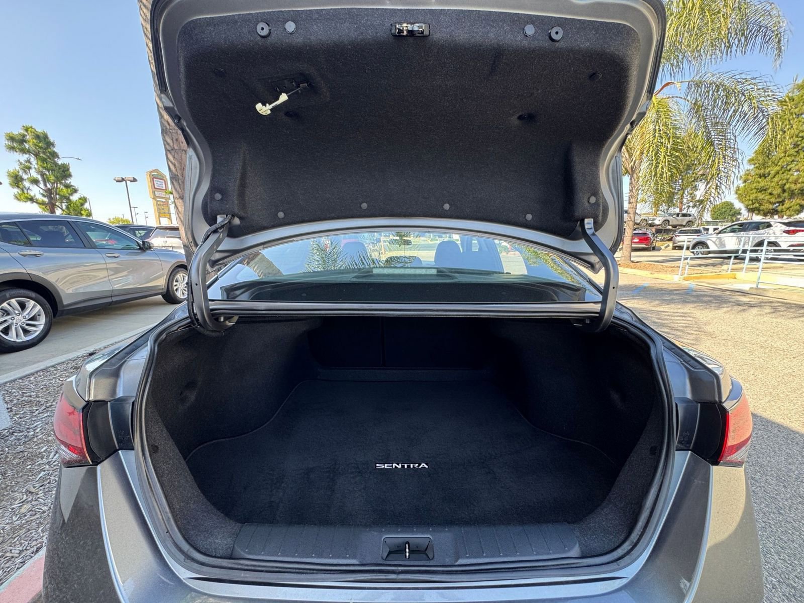 Used 2025 Nissan Sentra SV FWD image 30