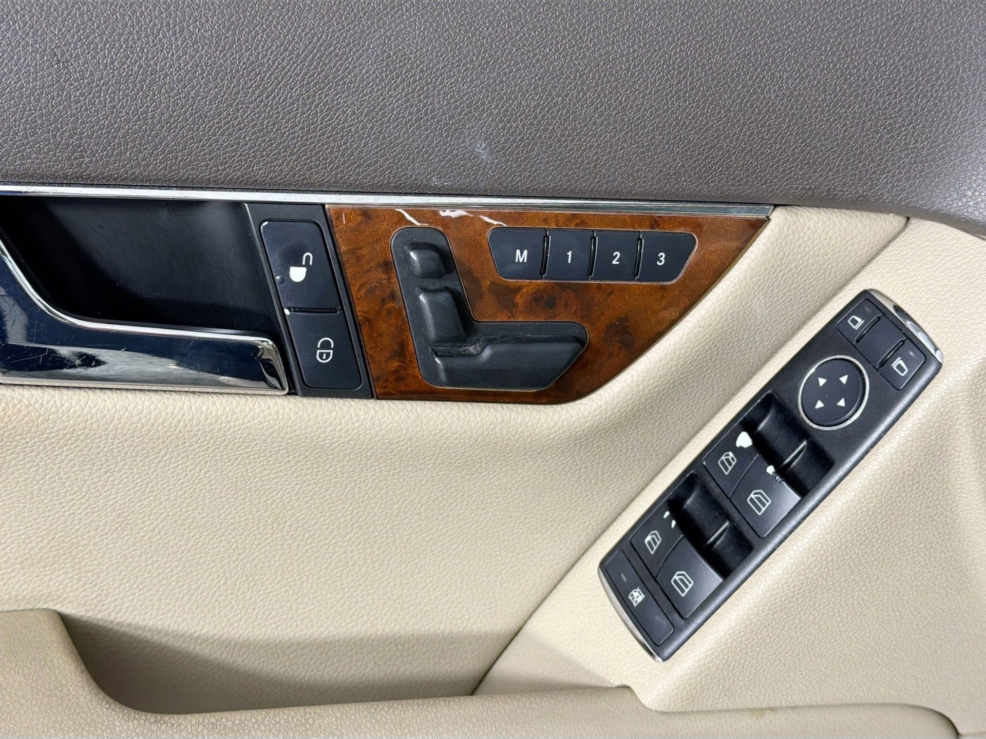 Used 2010 Mercedes-Benz C 300 Sedan image 16