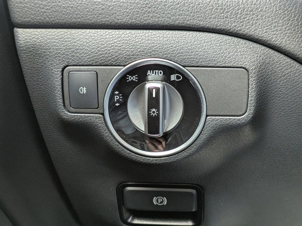 Used 2018 Mercedes-Benz CLA 250 image 24