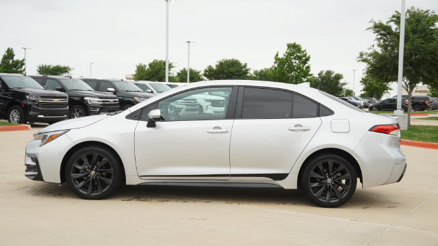 Used 2024 Toyota Corolla SE FWD image 3