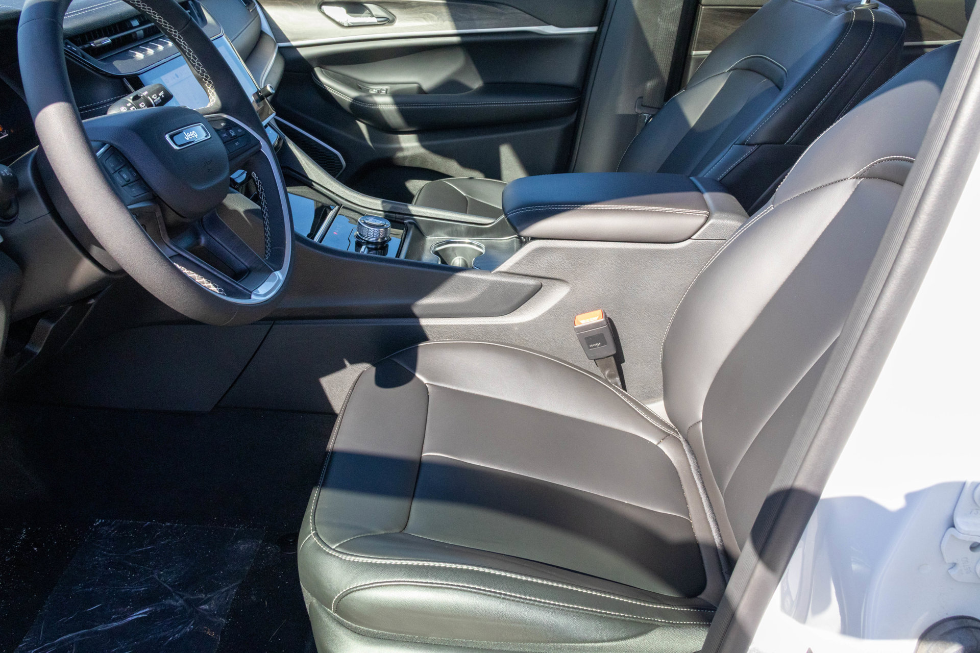 New 2026 Jeep Grand Cherokee Limited w/ Limited Altitude Package AWD/4WD image 5