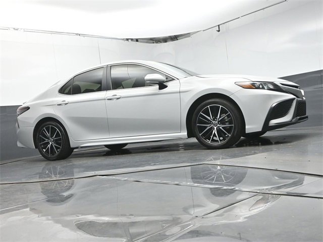 Used 2024 Toyota Camry SE image 30